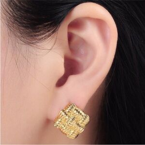 NEW 24k Gold Filled Puffy Quilt Design Stud Earrings